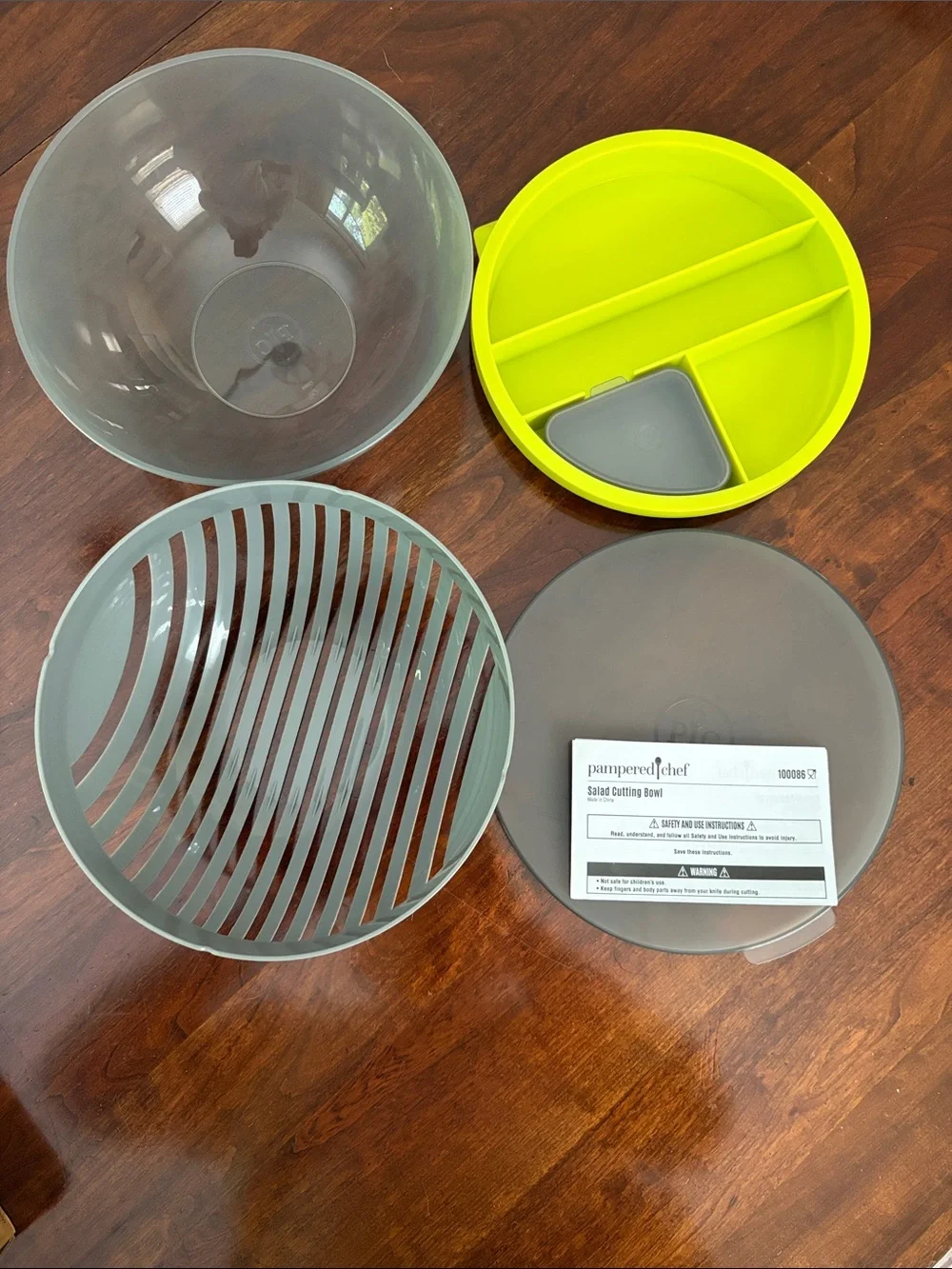 Pampered Chef Olive Green Salad Cutting Bowl with Divider Lid